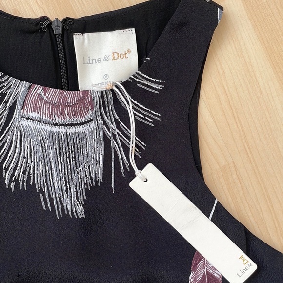 NWT Line& Dot Revolve feather print top, size M - Picture 9 of 11